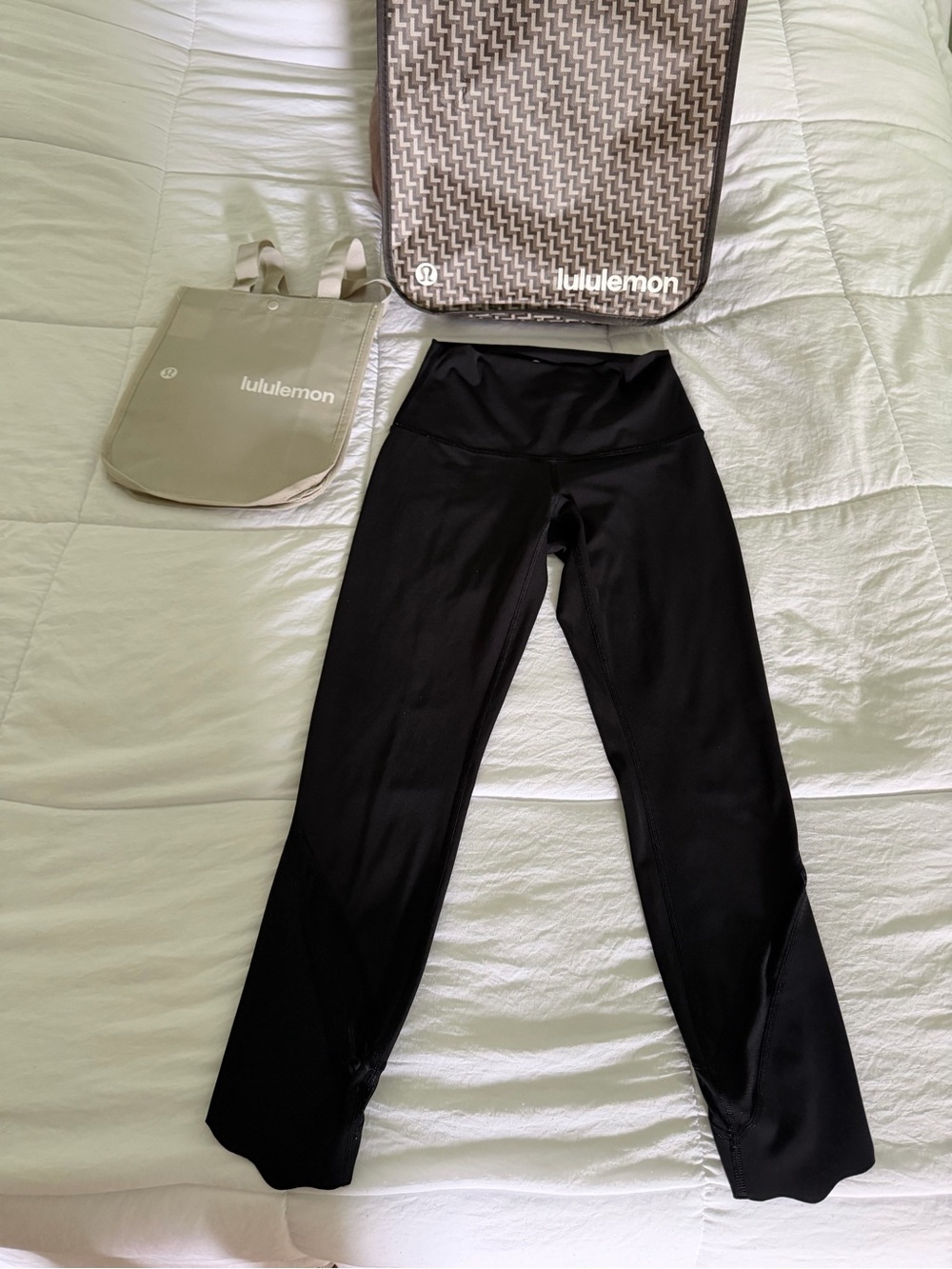 lululemon Athletica Black leggins scalloped bottom & mesh 23’